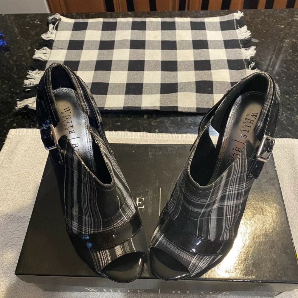 White House Black Market NWB Woman's 8.5 Heels